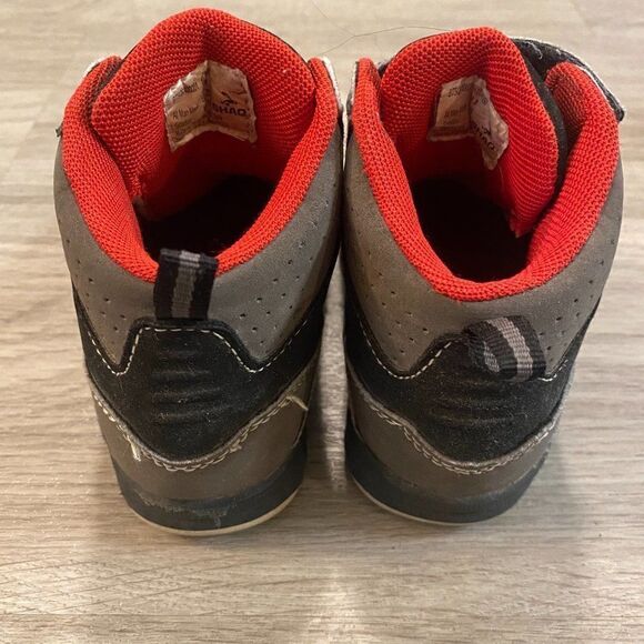 Shaq Boys Retro Gray Red BTSQ0400001 Mid Top Round Toe Basketball Shoes Size 8 - Picture 5 of 7